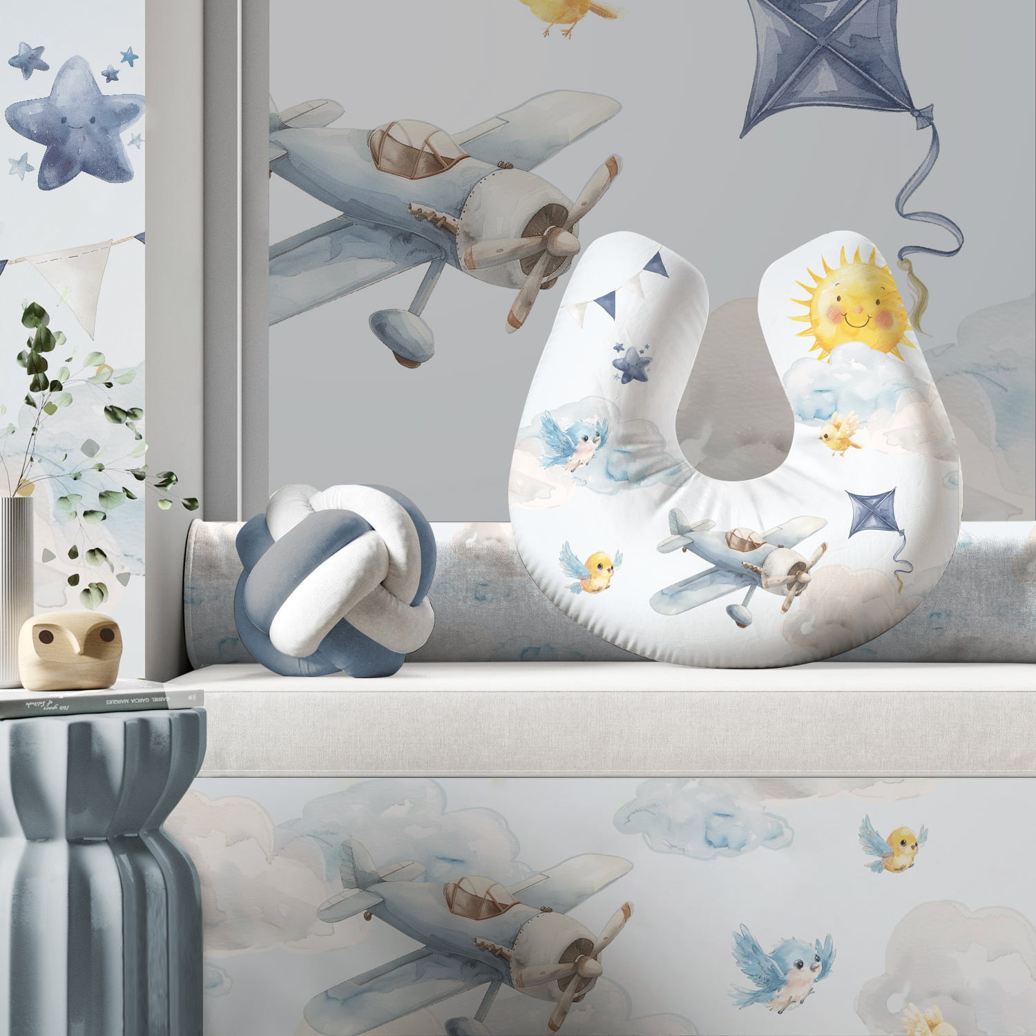 Almofada para Amamentar Aviões Nuvens AM721 Papel de parede  infantil, Enxovais para Bebê, Kits Berço, Kit Cama, faixa decorativa, régua do crescimento, quadros decorativos infantil.